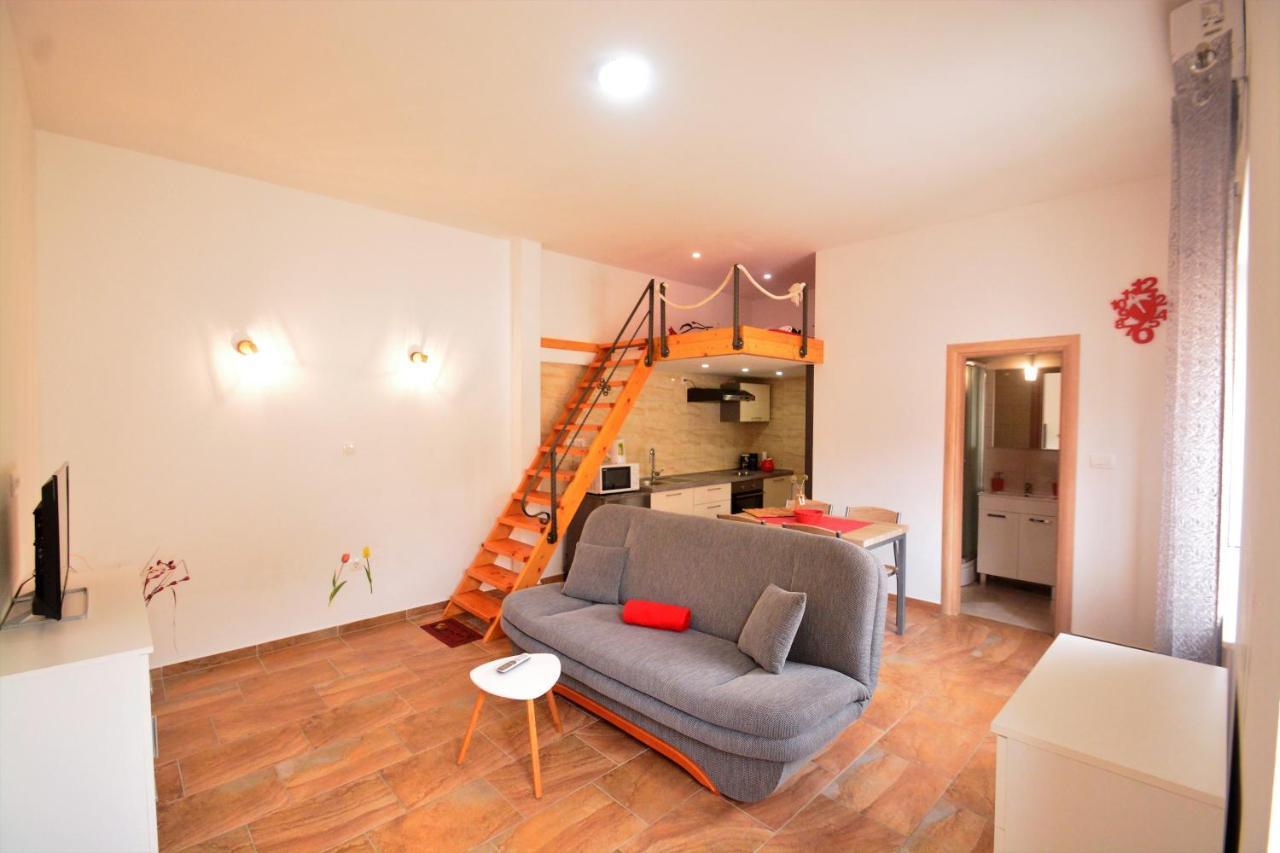 Kala And Tina Apartments Podstrana Eksteriør bilde